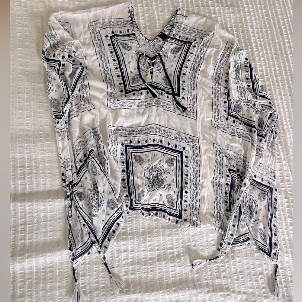 D&Y Viscose Tunic Top or Coverup, Blue and White with tassles